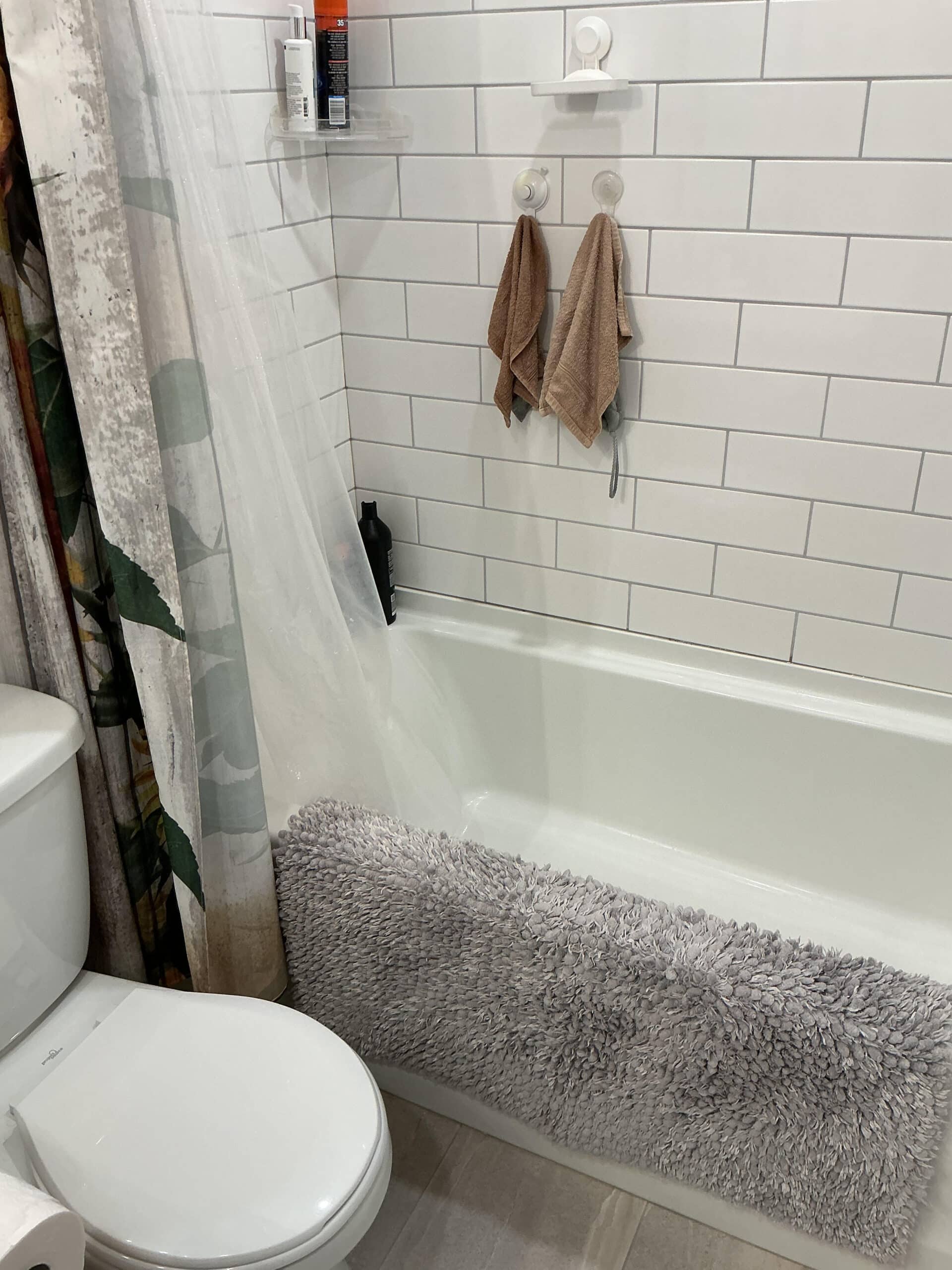before picture of bathtub prior to renovation
